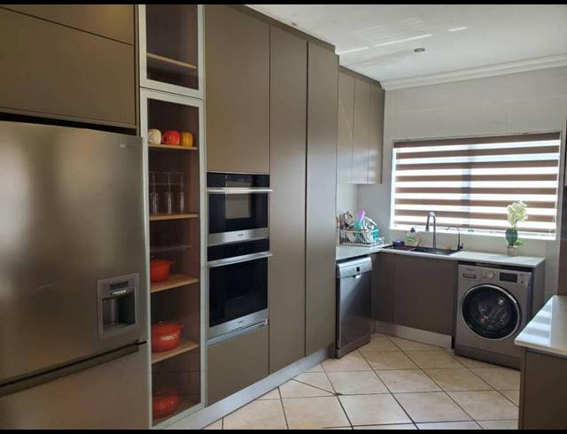 3 BEDROOM HOUSE FOR SALE IN HEUWELSIG ESTATE